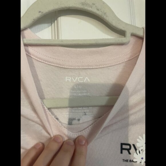 NWOT Women's RVCA T-Shirt - Picture 2 of 3